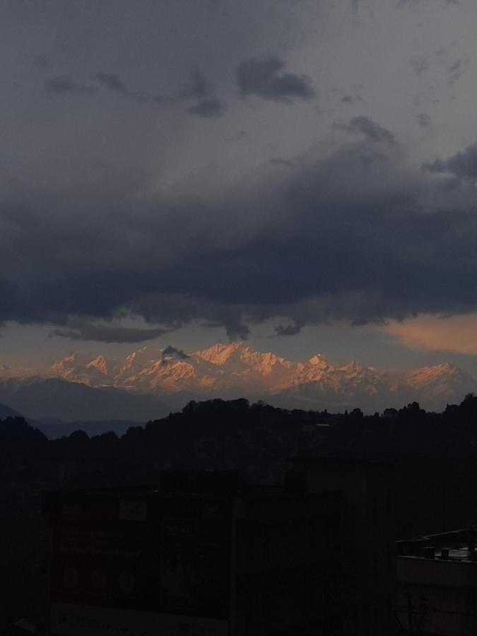 Neora Backpackers Hostel Darjeeling  Dış mekan fotoğraf